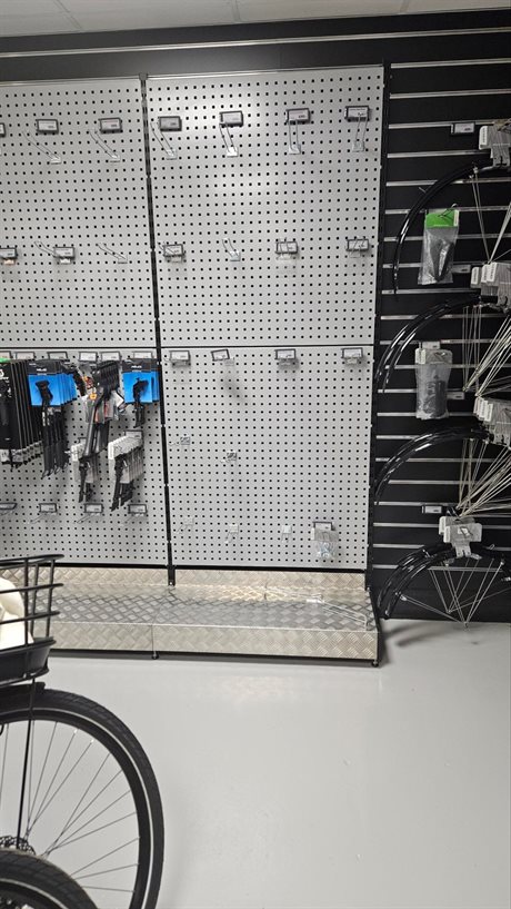 Butiksinredning åtta sektioner komplett med spjut