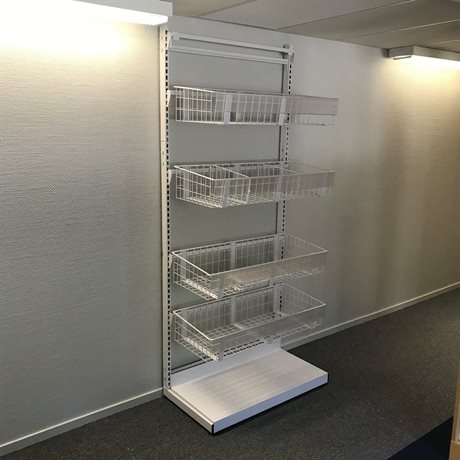 Butiksinredning fem sektioner komplett med korgar