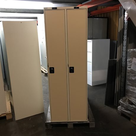 Klädskåp 2 eller 3 dörrar