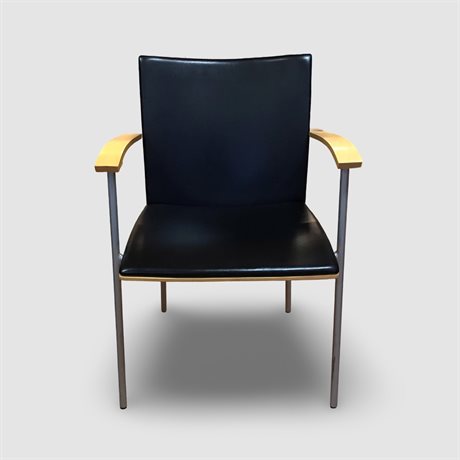 Karmstol Virtus svart/björk