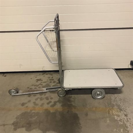 Flakvagn med sparkbräda