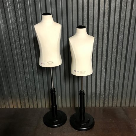 Barn torso på stativ