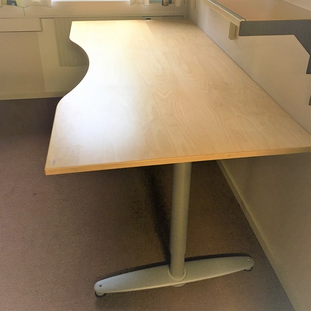 Skrivbord Kinnarps 180x90 cm björk Skrivbord och arbetsbord för kontoret | Kinnarps